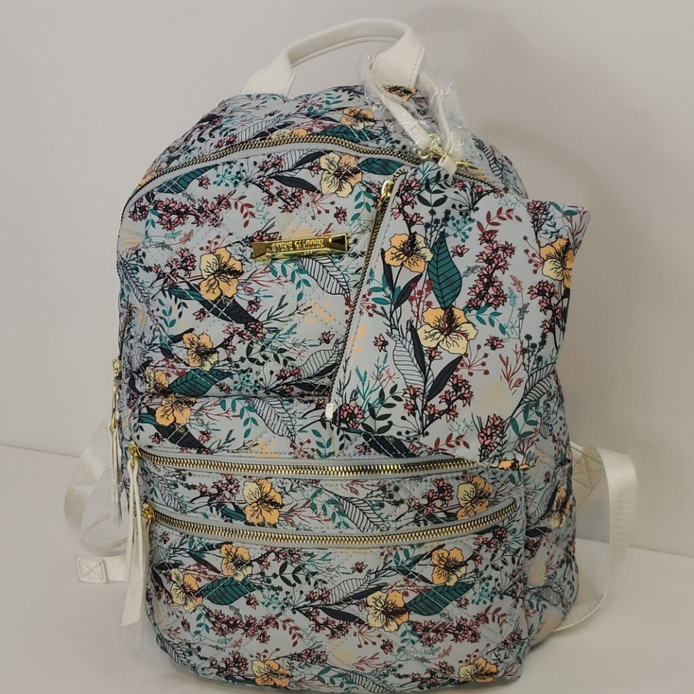 Beautiful floral Steve Madden quilted backpack 🌸